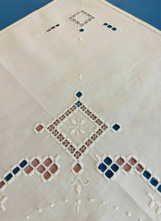 Tovaglietta Ricamo a Mano G2