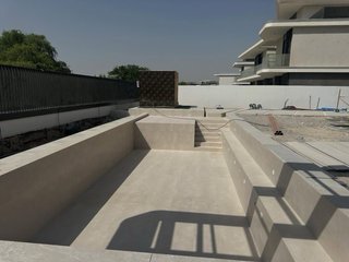 Piscina de obra mármol y piedra