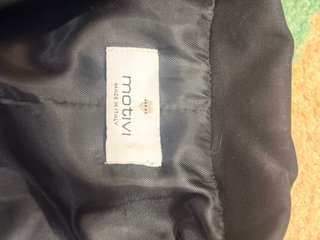 Cappotto Desigual Multicolor e due tailleur Motivi