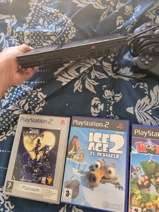 Consola PS2 con mando y 2 juegos