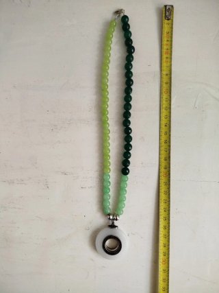 Collar de piedra natural verde