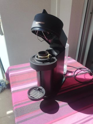Cafetera Nespresso Negra