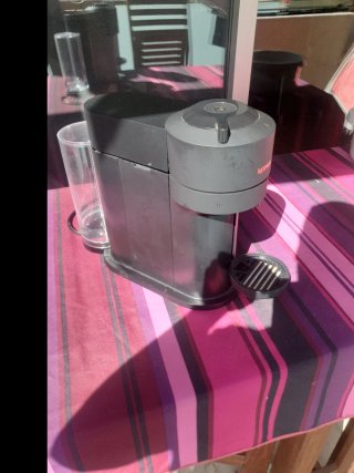Cafetera Nespresso Negra