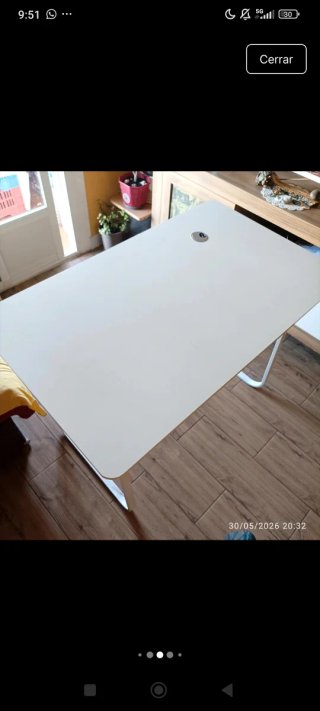 Mesa blanca multiusos