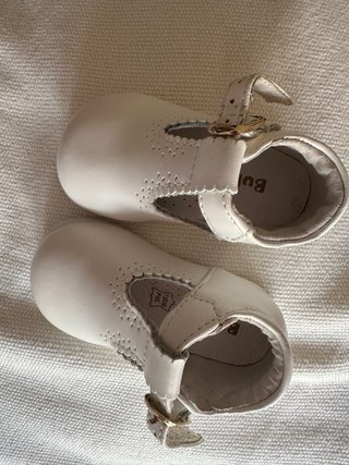 Zapatos de bebé blancos