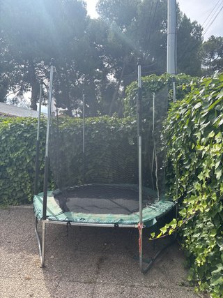 Cama elástica con red de seguridad