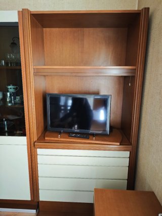 Parete attrezzata vetrina e porta TV