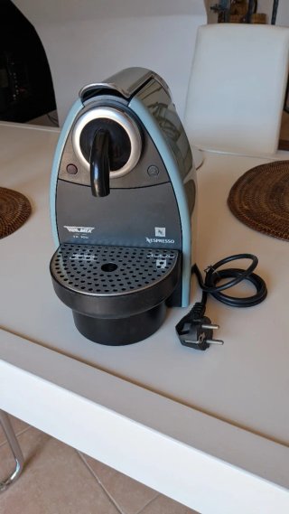 Cafetera Nespresso Essenza Mini