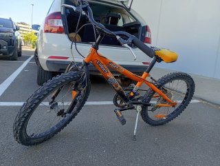 Bicicleta infantil naranja