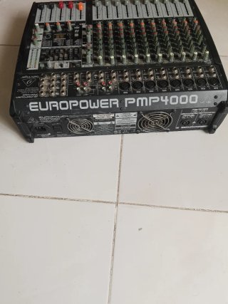 Mesa de mezclas Behringer EUROPOWER PMP4000