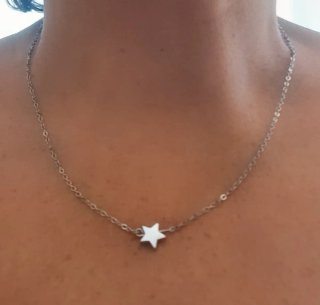 Gargantilla plateada con estrella.Nueva