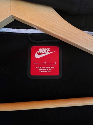 Sudadera Nike Tech Fleece Negra Logo Rojo