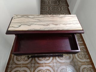 Mueble recibidor con tapa de mármol