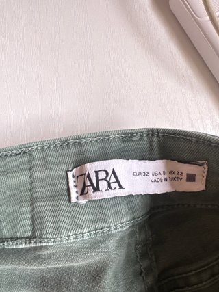 Vaqueros Zara verdes