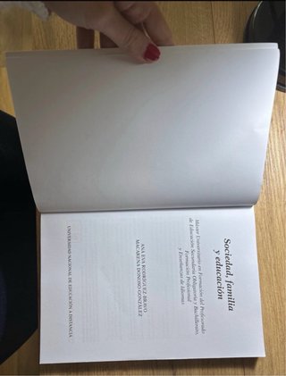 Libro Sociedad, familia y educación UNED