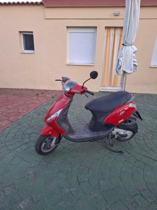 Piaggio Zip 4T Scooter Roja