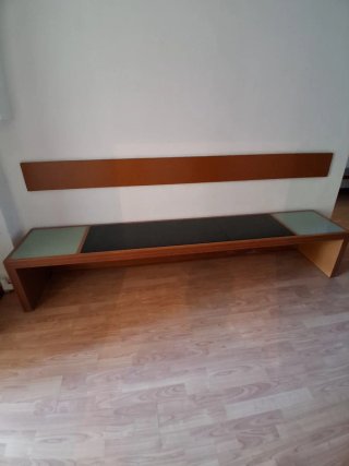Banco de madera con revistero y cristal