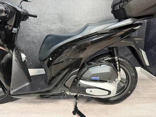 Honda SHi 125 ABS con Baúl