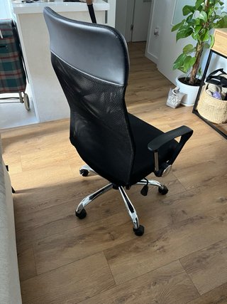 Silla de oficina ergonómica negra