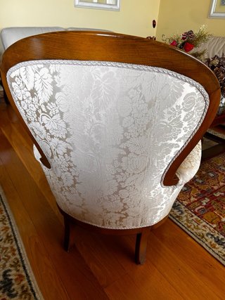 Butaca orejera tapizada madera maciza nueva