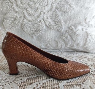 Zapato marrón estampado print. Talla: 36