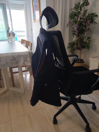 Silla de oficina ergonómica con ruedas
