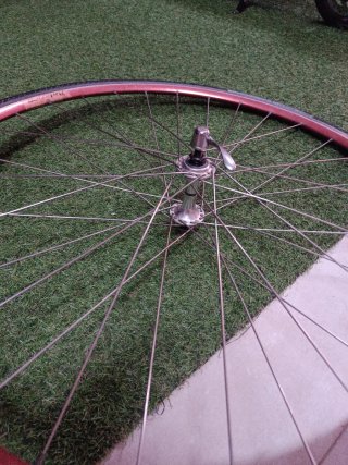 Rueda 28" Shimano bici carretera