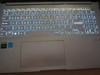 Asus Vivobook M6500Q OLED