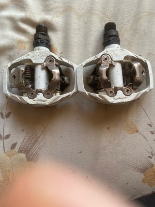 Pedales automáticos Shimano blancos
