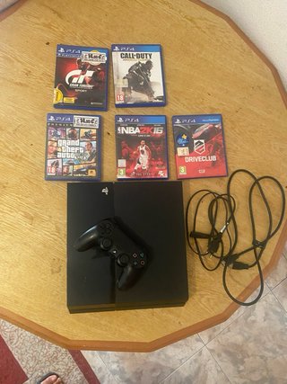 PS4 (PlayStation 4) Nera + 5 Giochi