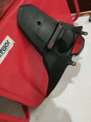 Portamatrículas y basculante Kymco Super Dink
