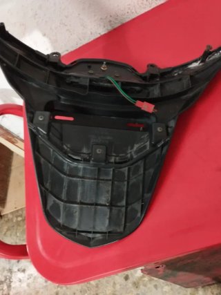 Portamatrículas y basculante Kymco Super Dink