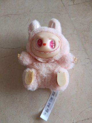 Labubu rosa peluche