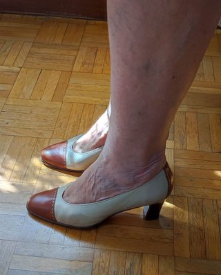 Zapatos Ballco beige y marrón. Talla: 37