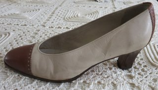 Zapatos Ballco beige y marrón. Talla: 37