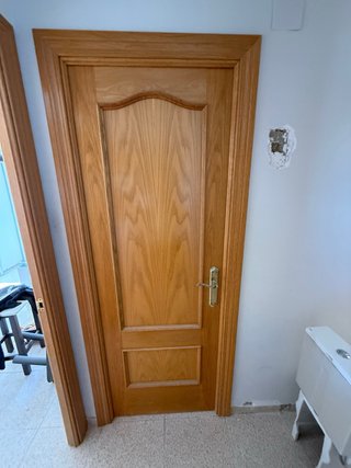 1 Puerta de madera con cristal 5 puertas madera