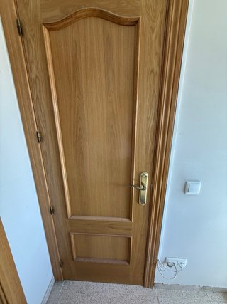 1 Puerta de madera con cristal 5 puertas madera
