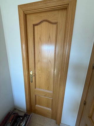 1 Puerta de madera con cristal 5 puertas madera