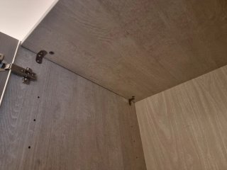 Armario gris de madera