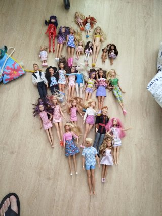 Lote de muñecas Barbie y accesorios