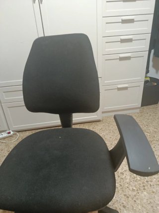 Silla Escritorio Negra Tela y plástico