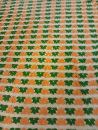 Manta tejida a mano naranja y verde