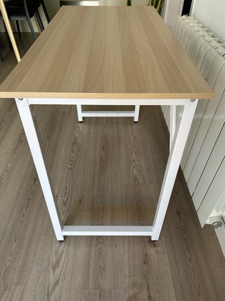 Mesa pequeña de escritorio moderno