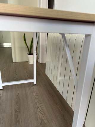 Mesa pequeña de escritorio moderno