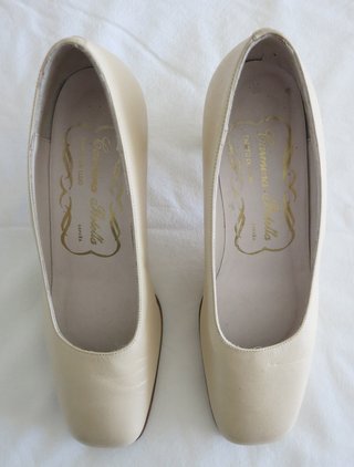 Zapatos Carmina Botella en color marfil. Talla 37