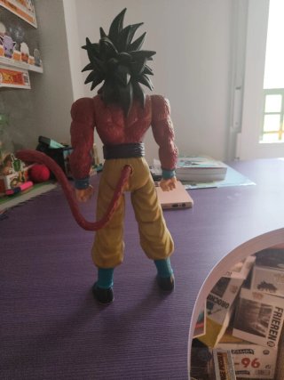 Figura Goku SSJ4 30 cm articulada