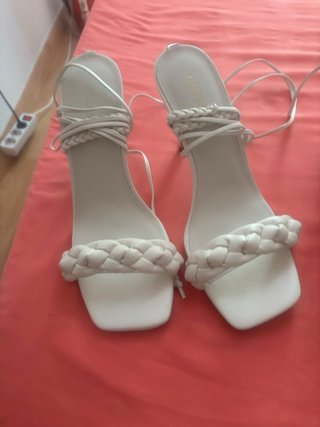 Sandalias Guess Blancas sin usar