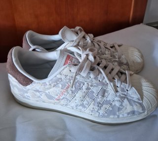 Zapatos de tacón cuña negros y dorados T39
