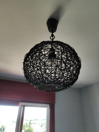Lampada da soffitto in vimini con luci pendenti