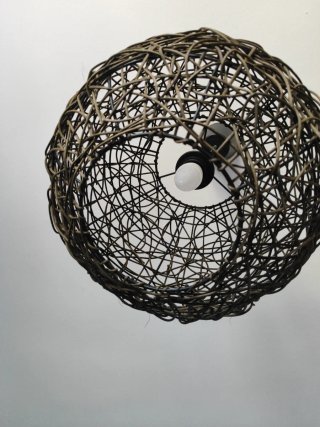 Lampada da soffitto in vimini con luci pendenti